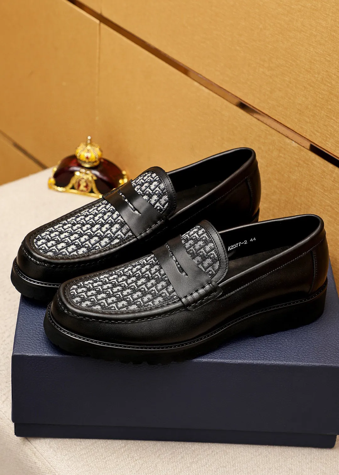Men's shoes 💰460 💐 Product trademark: Dior "Dior" casual leather shoes Regular size: 39-44 (38.45🉑️customized) Product materials: Selected original fabric uppers imported from Italy, imported water-dyed 🐂 cowhide lining. Strong three-dimensional visual effect, foam outsole Color: 1⃣️color optional